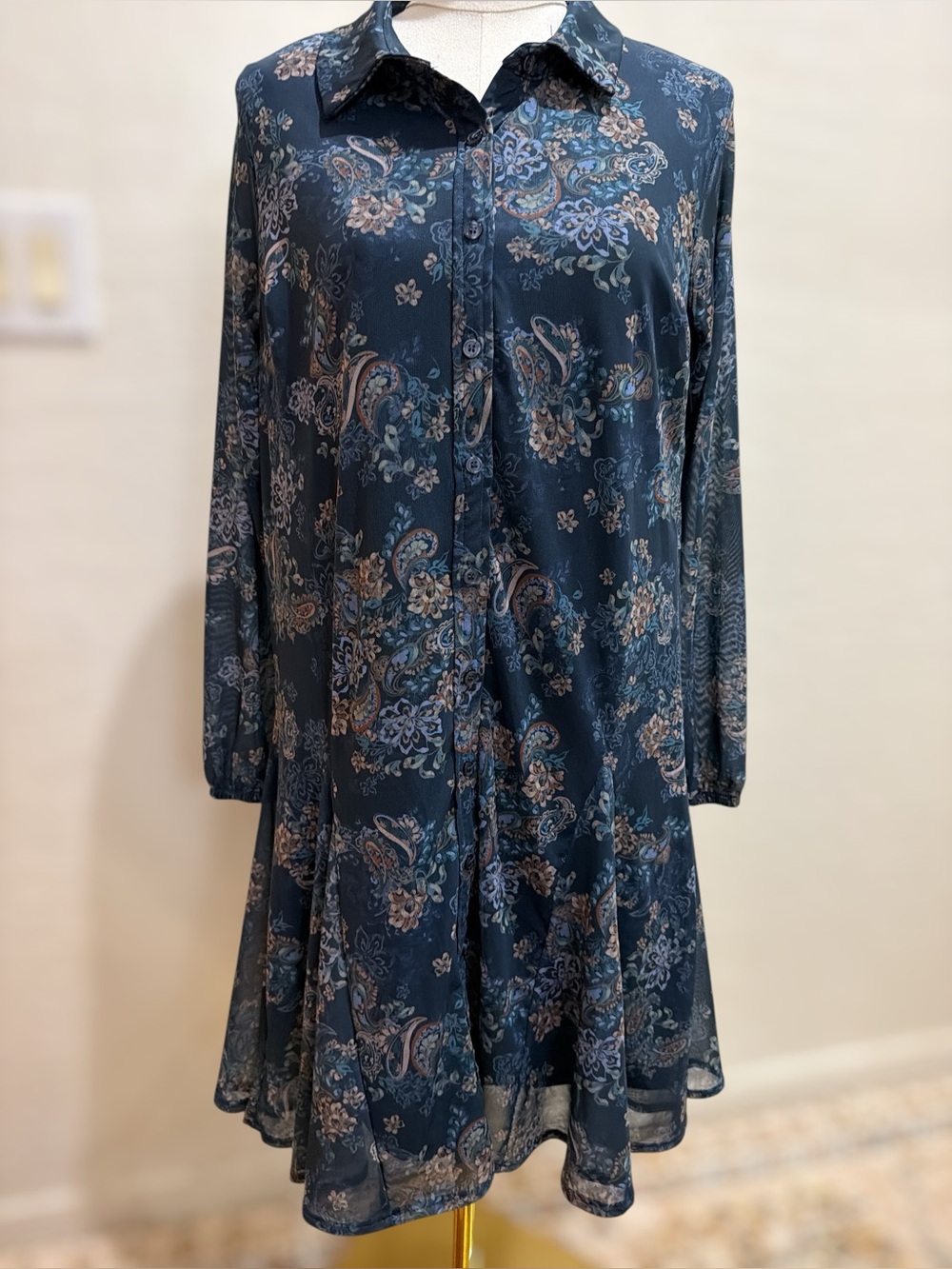 Women’s size Medium
* Navy blue paisley/floral print
* Sheer mesh overlay wi